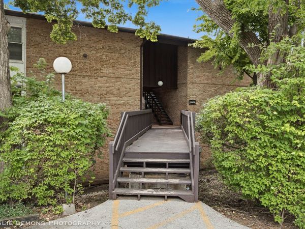 5509 E Lake Drive, Unit C, Lisle, IL 60532