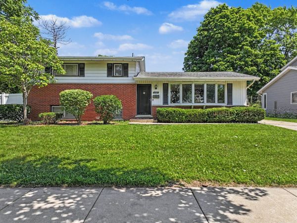 1121 N Crabtree Lane , Mount Prospect, IL 60056