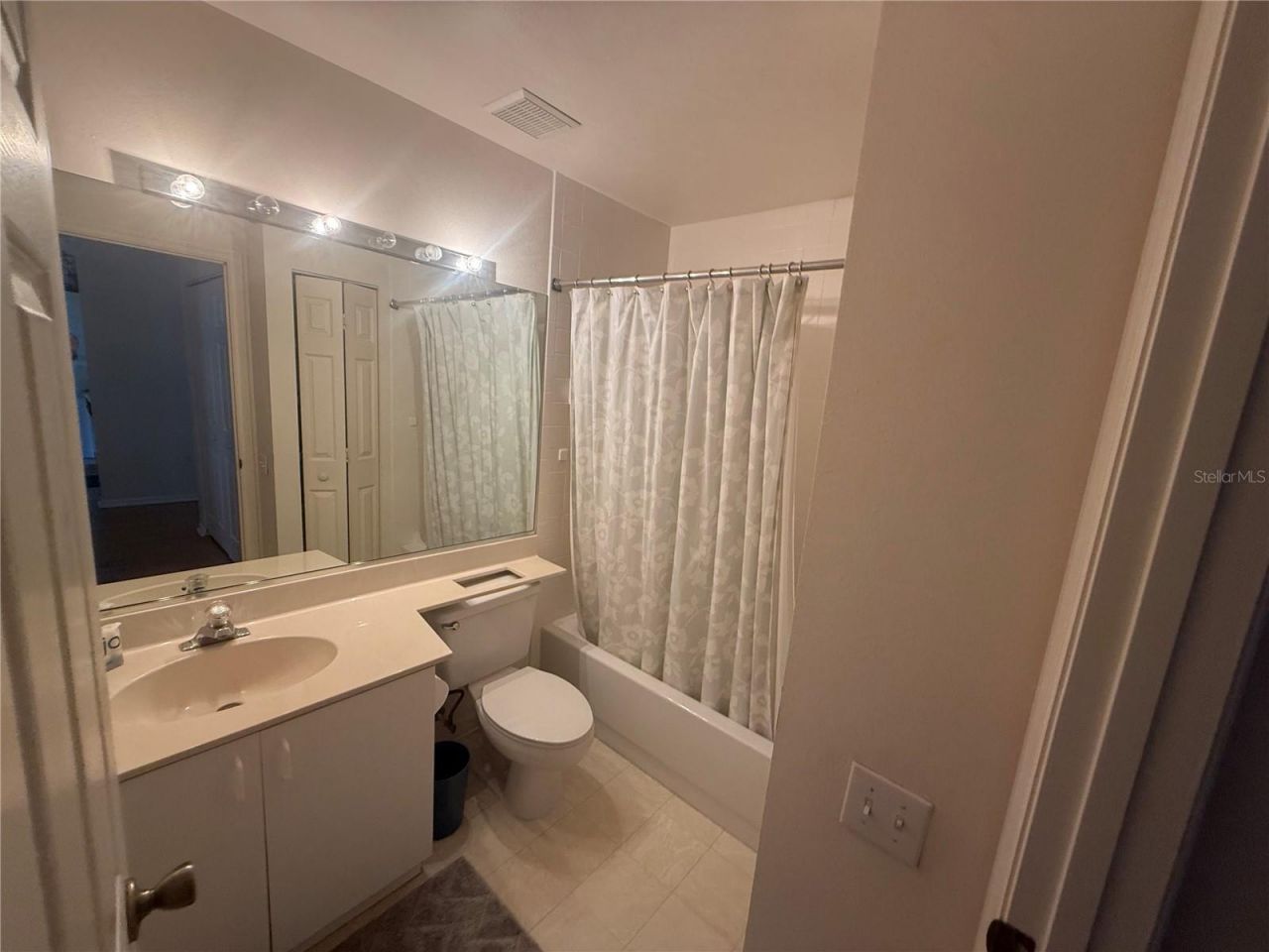 4211 Caddie Drive E, Unit 202, Bradenton, FL 34203 Photo