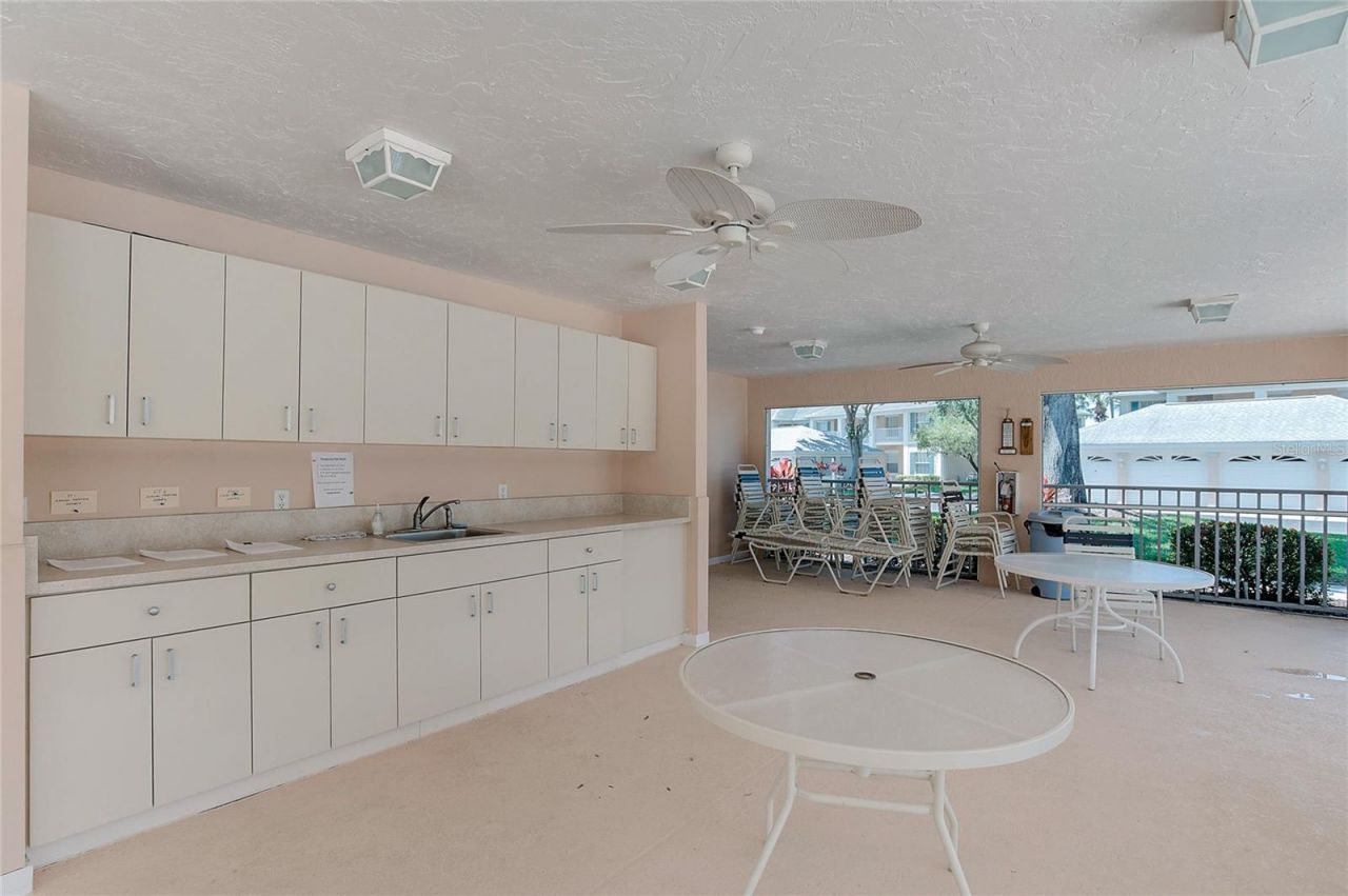 4211 Caddie Drive E, Unit 202, Bradenton, FL 34203 Photo