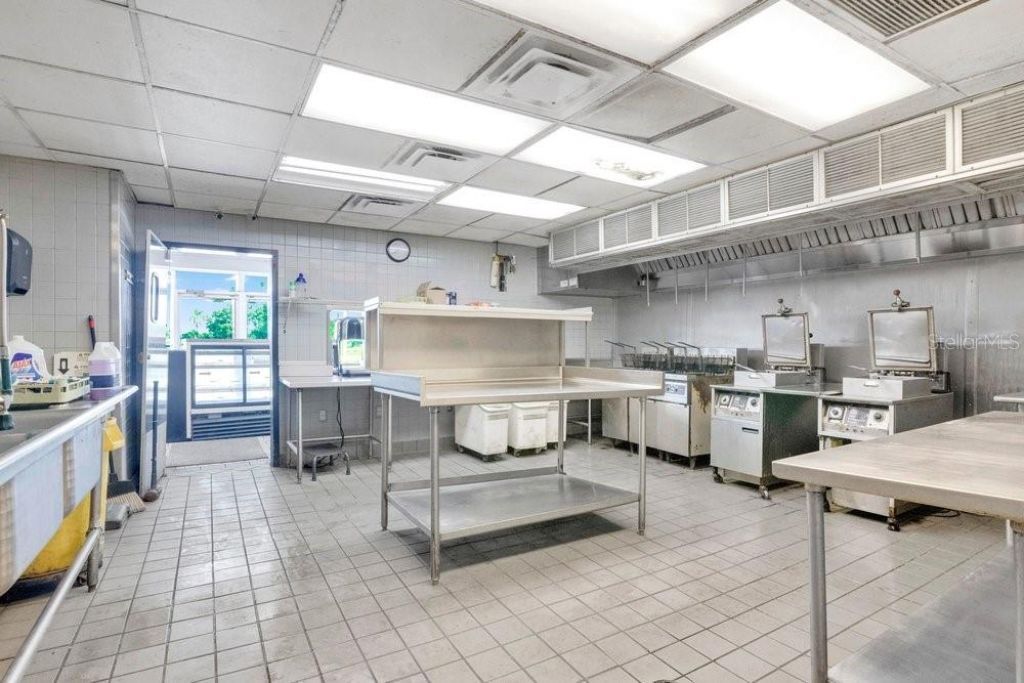 9710 E Colonial Drive, Orlando, FL 32817 Photo