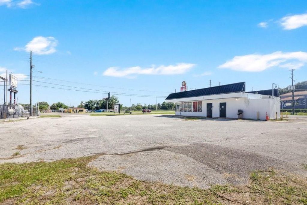 9710 E Colonial Drive, Orlando, FL 32817 Photo