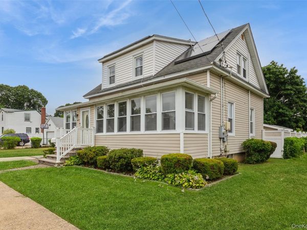 469 Chester Street , Uniondale, NY 11553