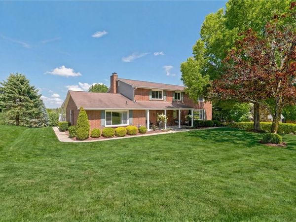 216 McCartney Dr, Coraopolis, PA 15108