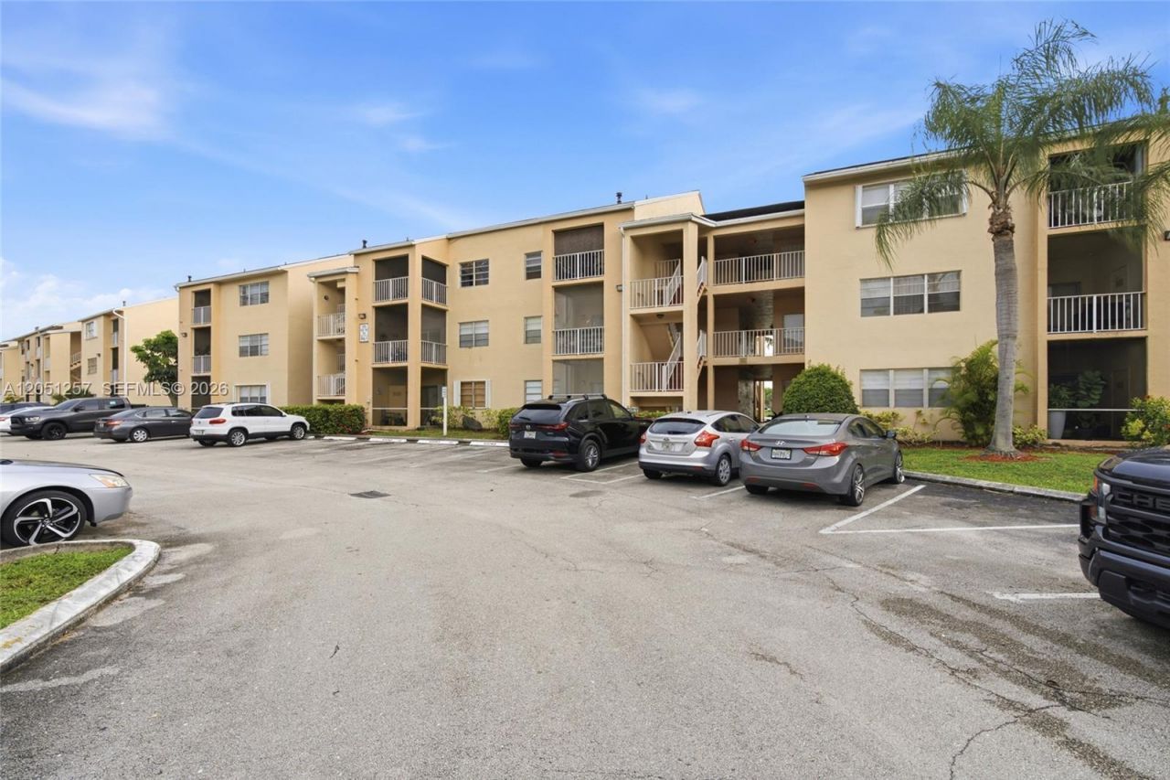 15330 SW 106th Ter, Unit 915, Miami, FL 33196 Photo