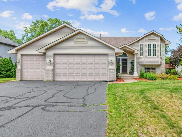 8417 Ashford Road, Woodbury, MN 55125