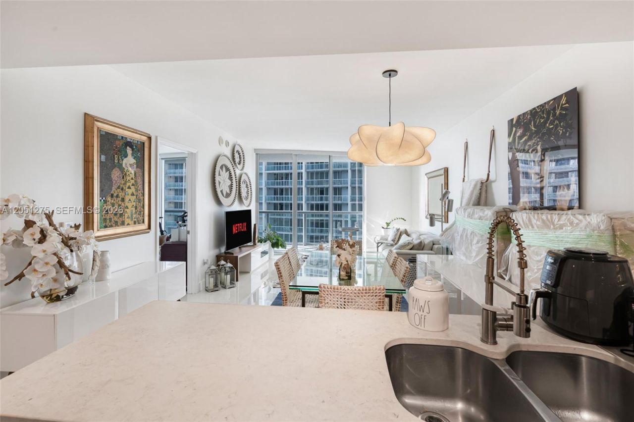 475 Brickell Ave, Unit 3111, Miami, FL 33131 Photo