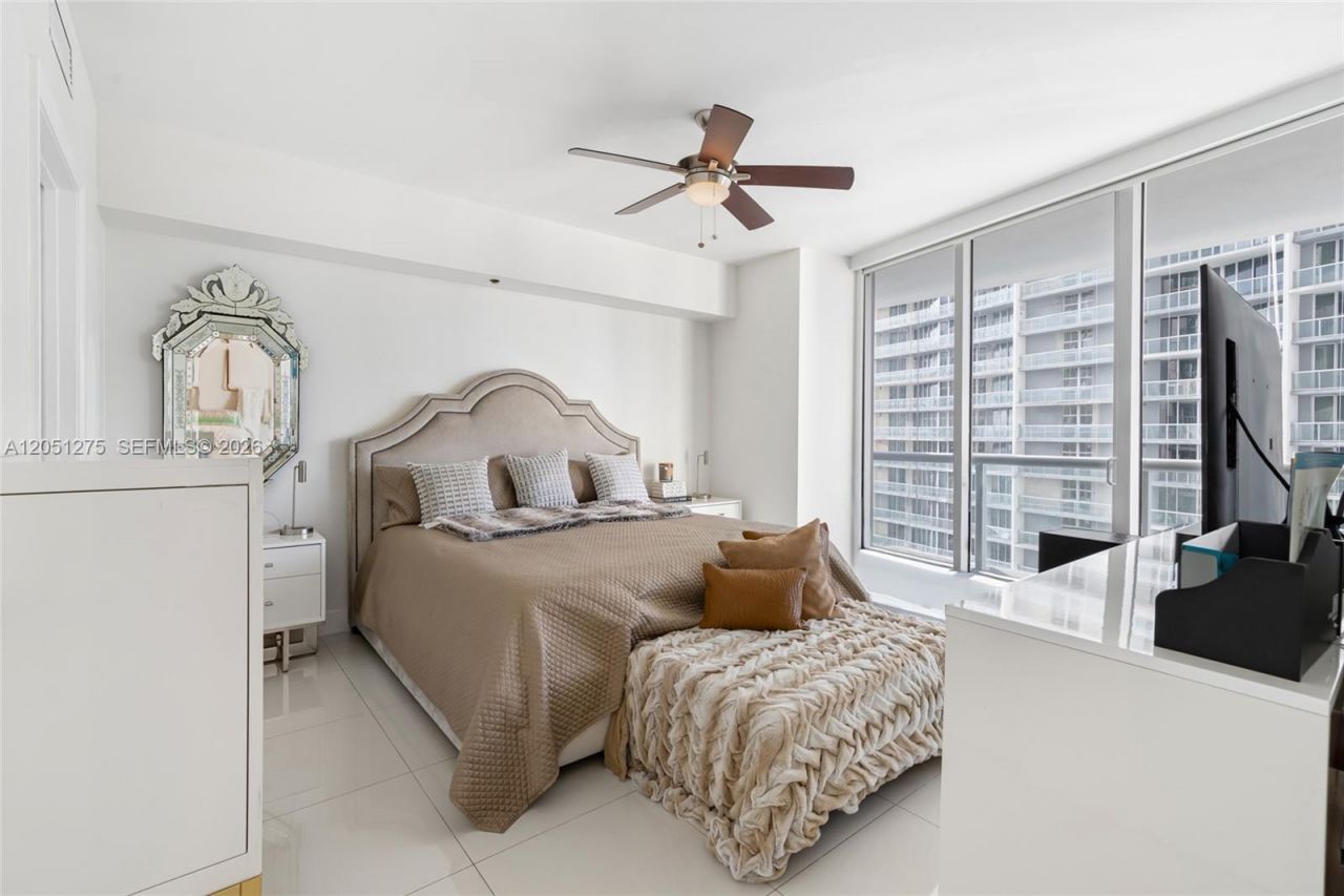 475 Brickell Ave, Unit 3111, Miami, FL 33131 Photo