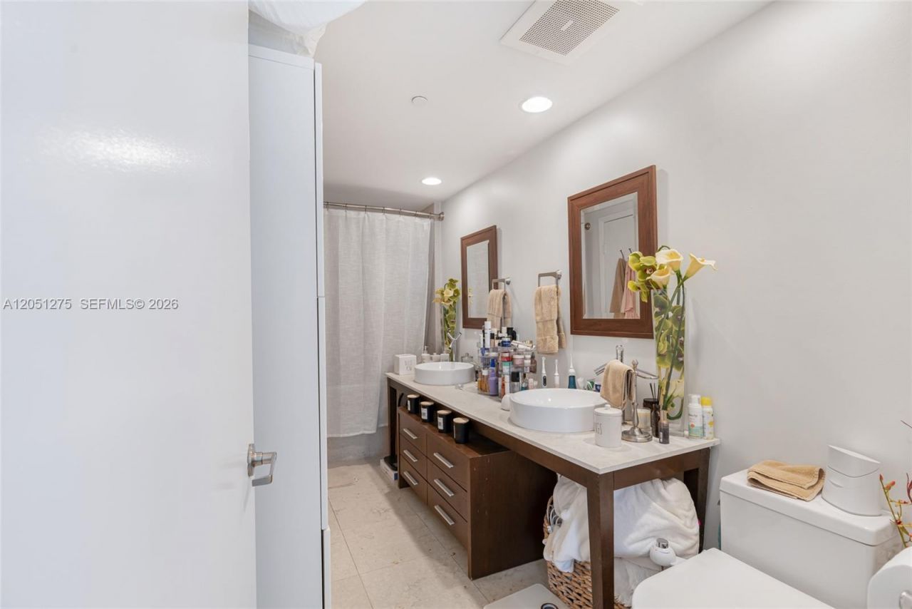 475 Brickell Ave, Unit 3111, Miami, FL 33131 Photo