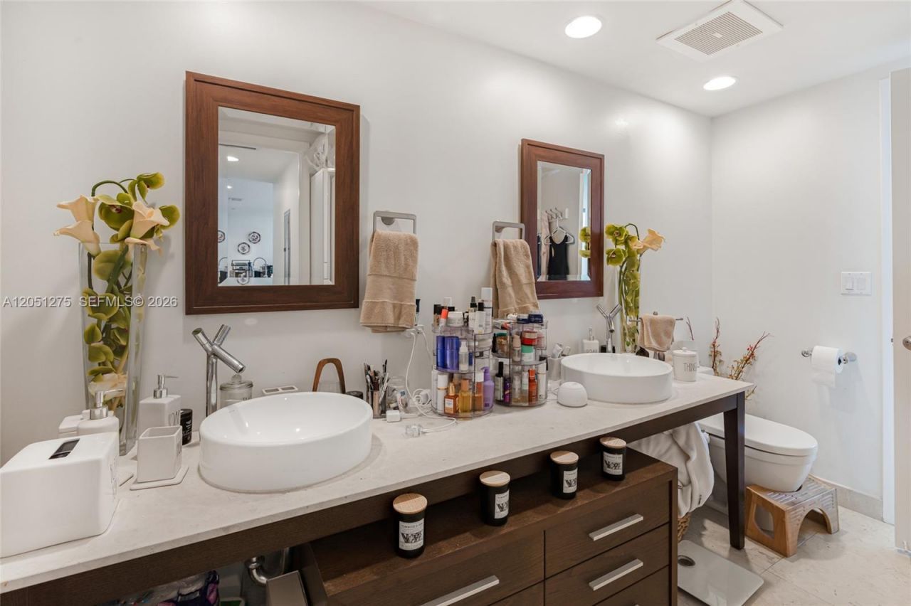 475 Brickell Ave, Unit 3111, Miami, FL 33131 Photo