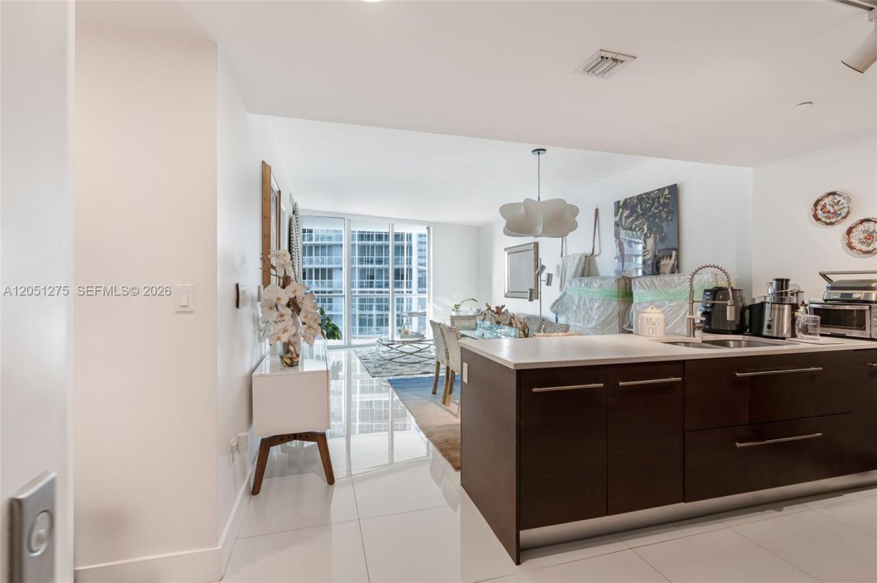 475 Brickell Ave, Unit 3111, Miami, FL 33131 Photo