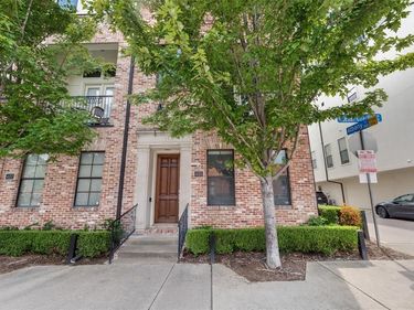425 S Cesar Chavez Boulevard , Dallas, TX 75201