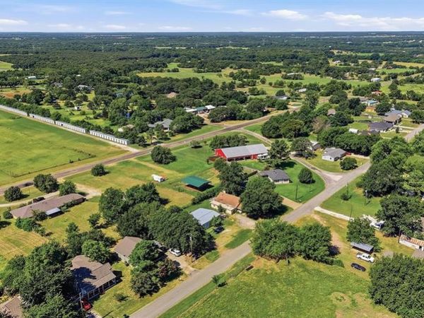 538 W Hughes Street , Collinsville, TX 76233