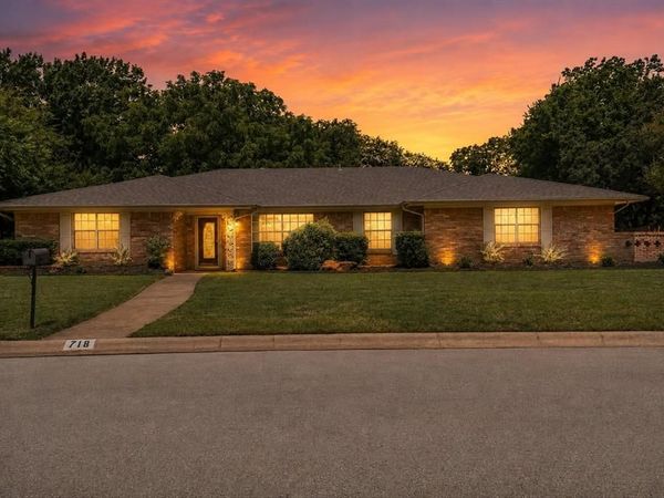 718 Ridgecrest Circle, Denton, TX 76205