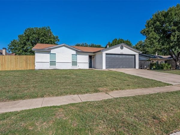1013 N Knowles Drive, Saginaw, TX 76179