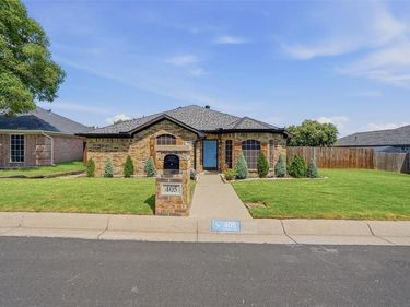 405 Deauville Drive, Fort Worth, TX 76108