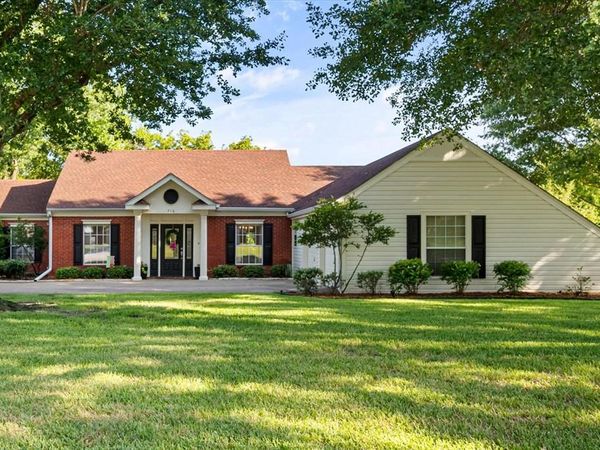 716 Meadow Drive, Corsicana, TX 75110