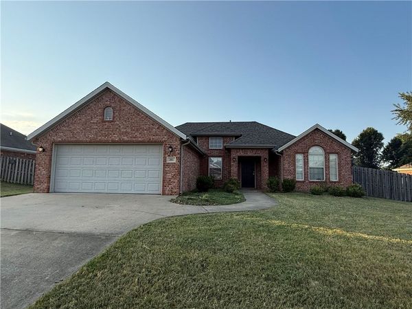 201 Coopers Farm Road, Centerton, AR 72719