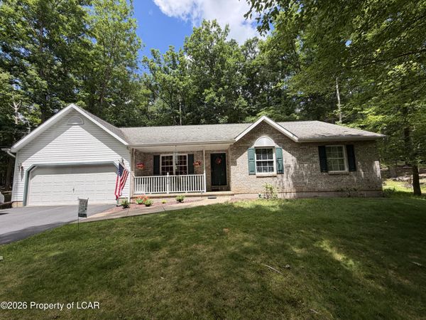 143 E Lake Valley Drive, Hazle Twp, PA 18202
