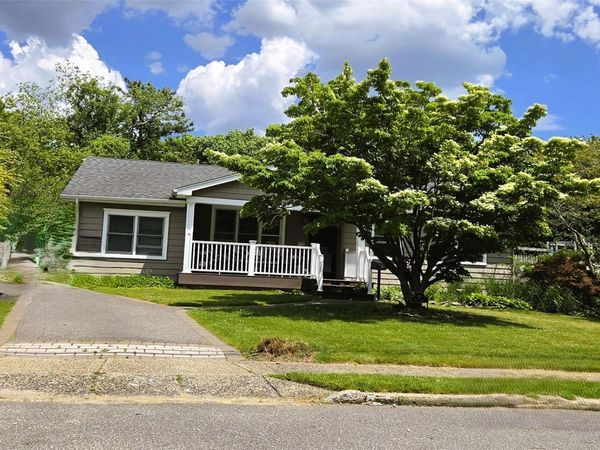 19 Evy Court , Sayville, NY 11782