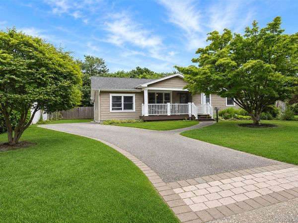 19 Evy Court , Sayville, NY 11782