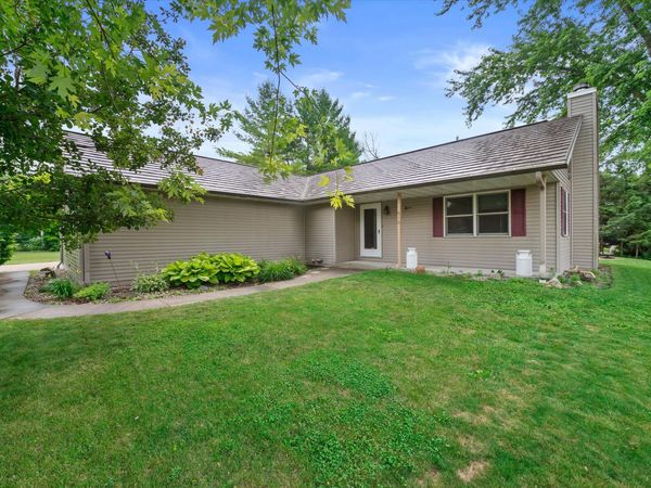 610 Green Bay Dr, Mayville, WI 53050