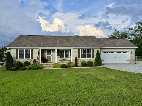 970 White Rd , Portland, TN 37148