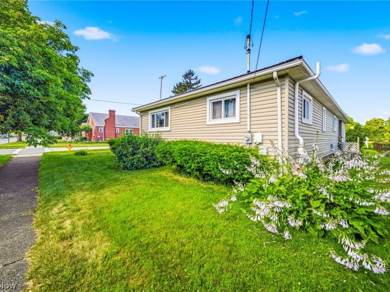 240 Russell Road, Conneaut, OH 44030 Photo 3