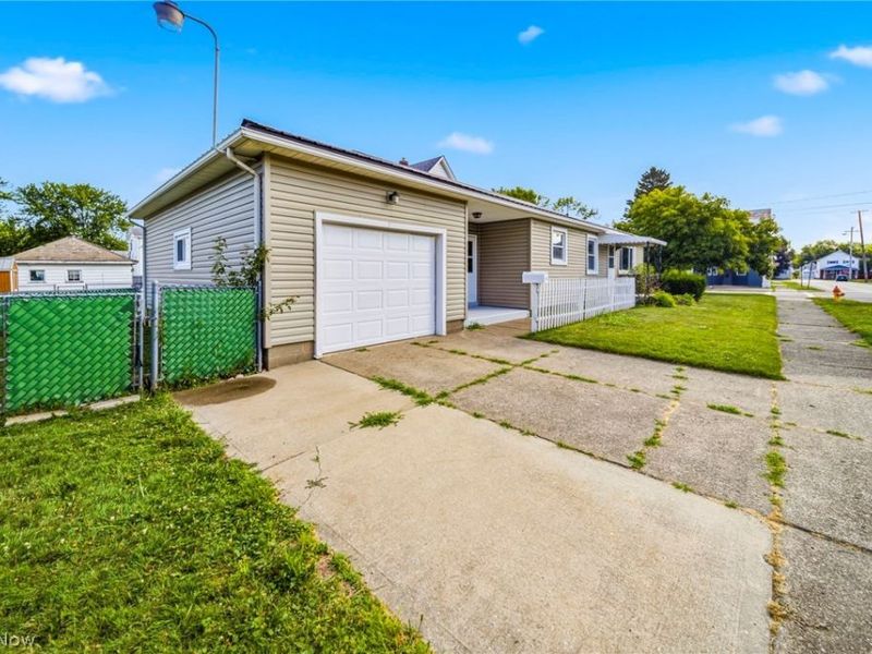 240 Russell Road, Conneaut, OH 44030 Photo 4