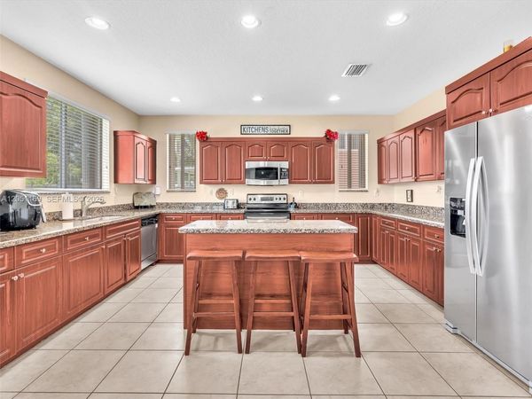 912 NW 204th St , Miami Gardens, FL 33169