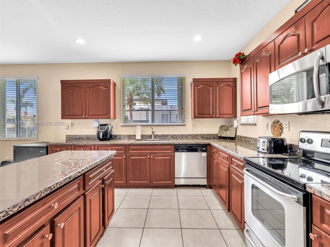 912 NW 204th St, Miami Gardens, FL 33169 Photo