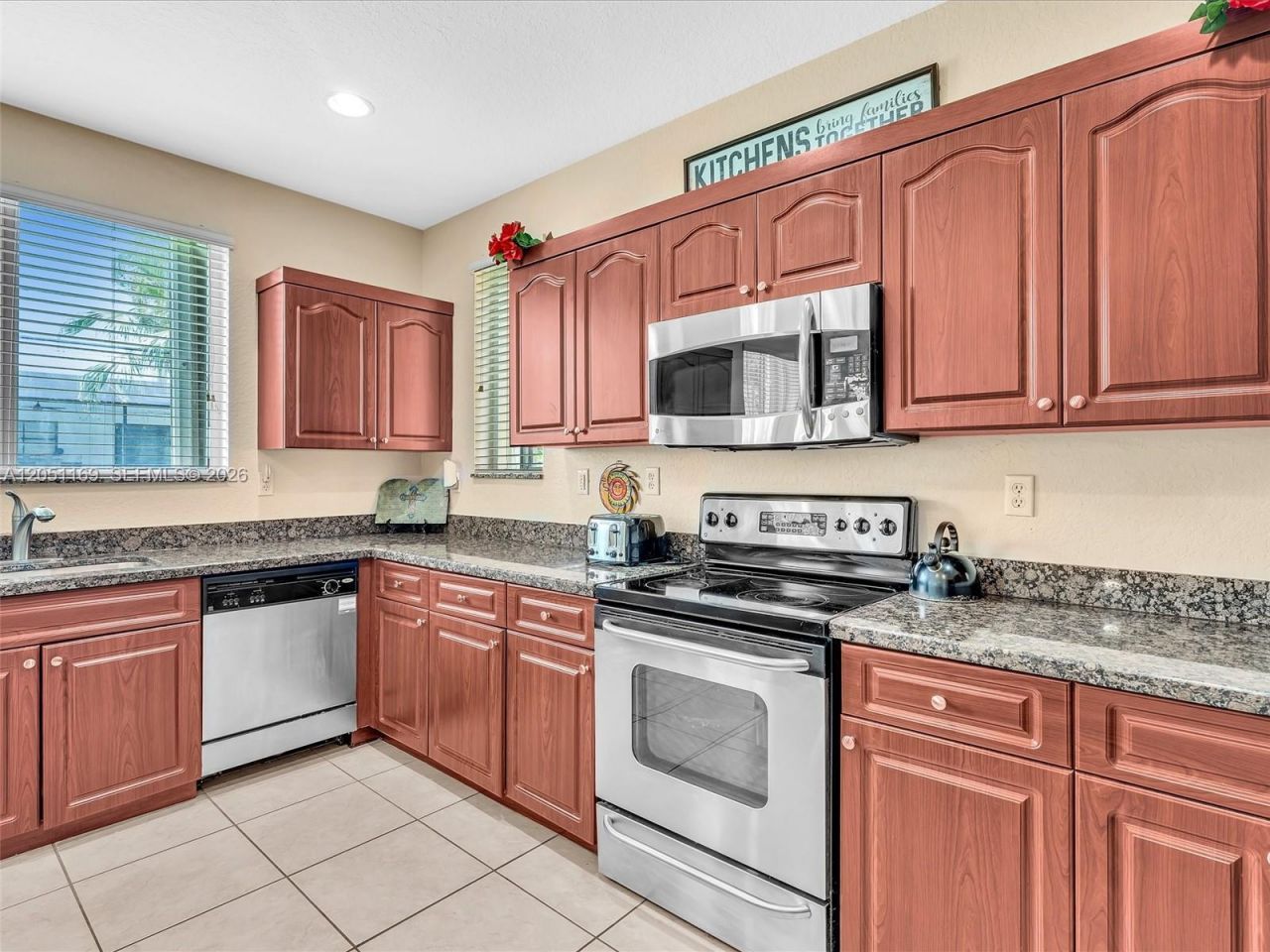 912 NW 204th St, Miami Gardens, FL 33169 Photo