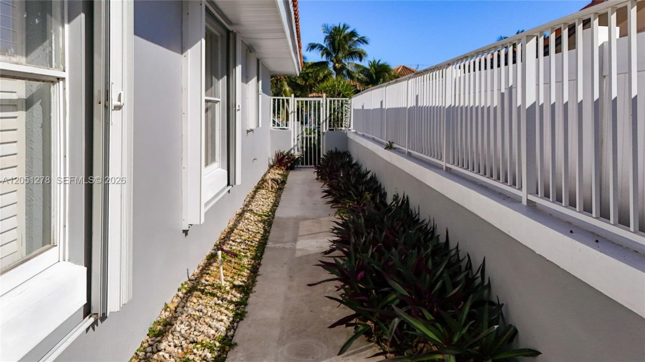 2811 NE 57th St, Fort Lauderdale, FL 33308 Photo