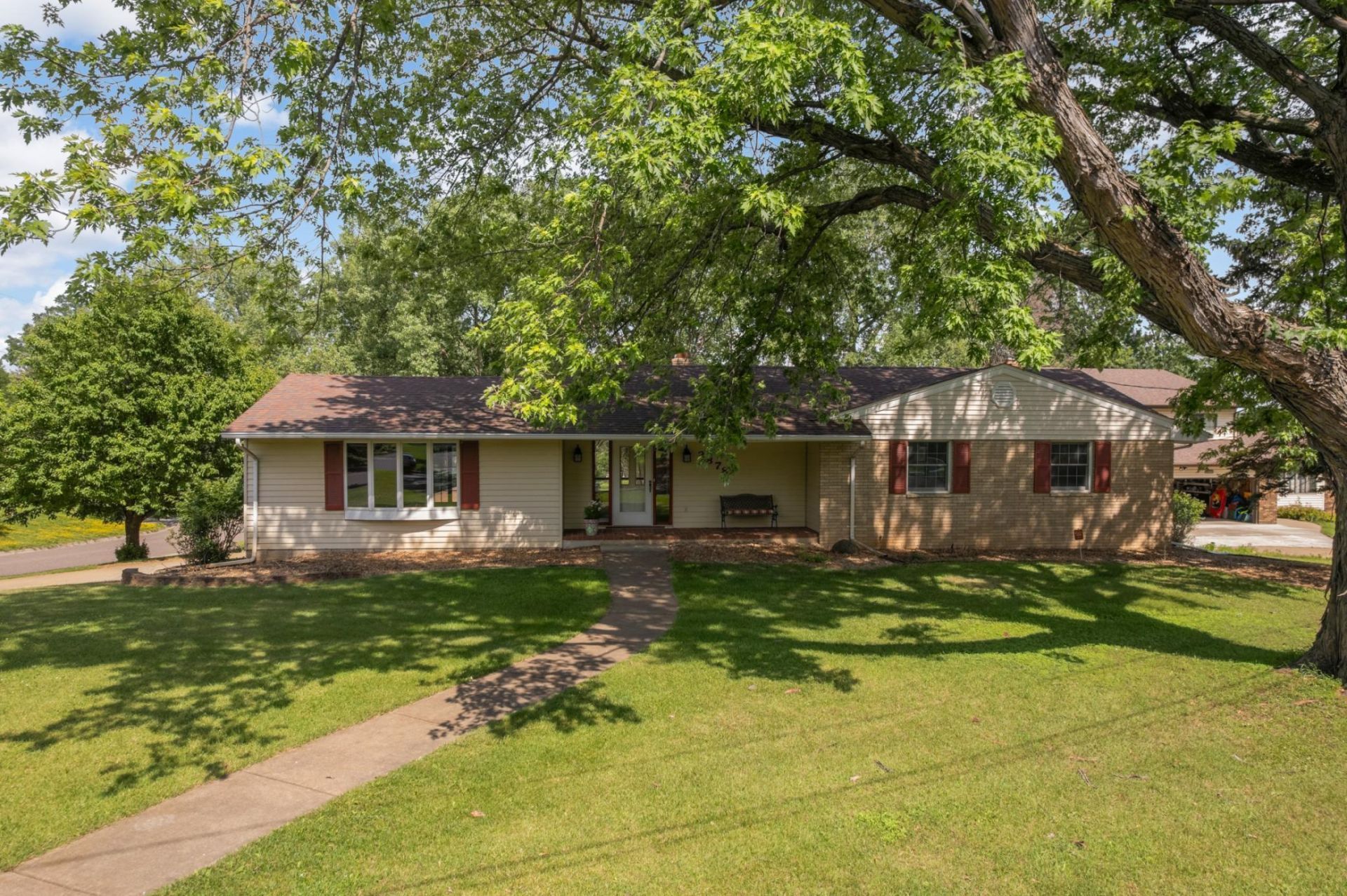 2878 Meadowlark Lane , Maplewood, MN 55109