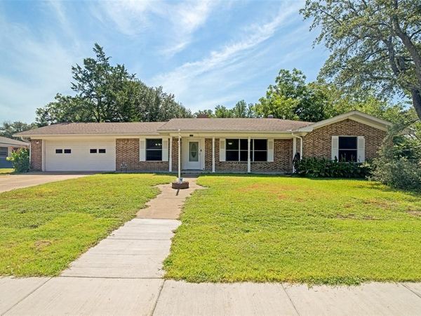 1107 Royal Drive, Kaufman, TX 75142