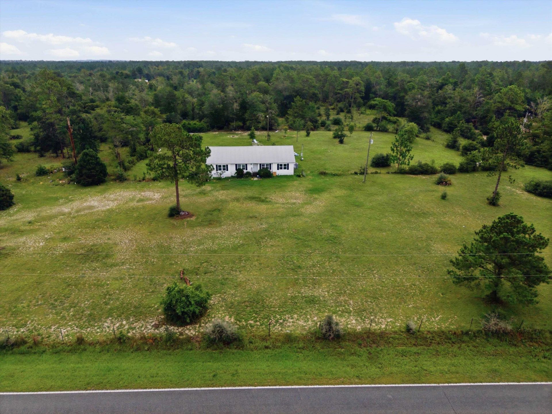 22457 NW Valencia Drive , Altha, FL 32421 Photo