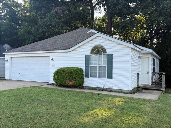 1301 Cresent Street , Bentonville, AR 72712