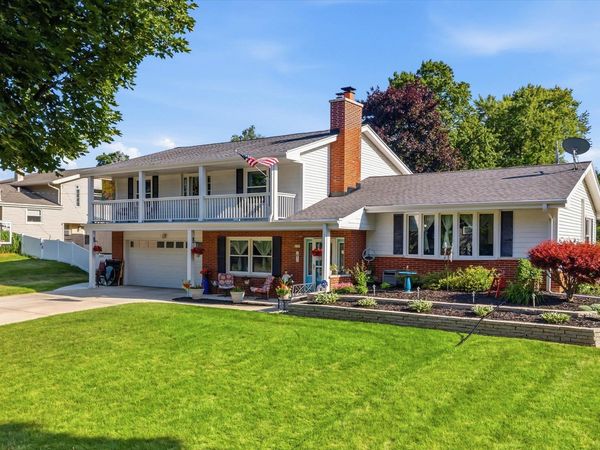 2789 N Mayfair Ct, Wauwatosa, WI 53222