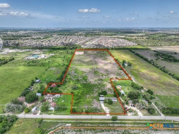 521 Ron Road , Marion, TX 78124