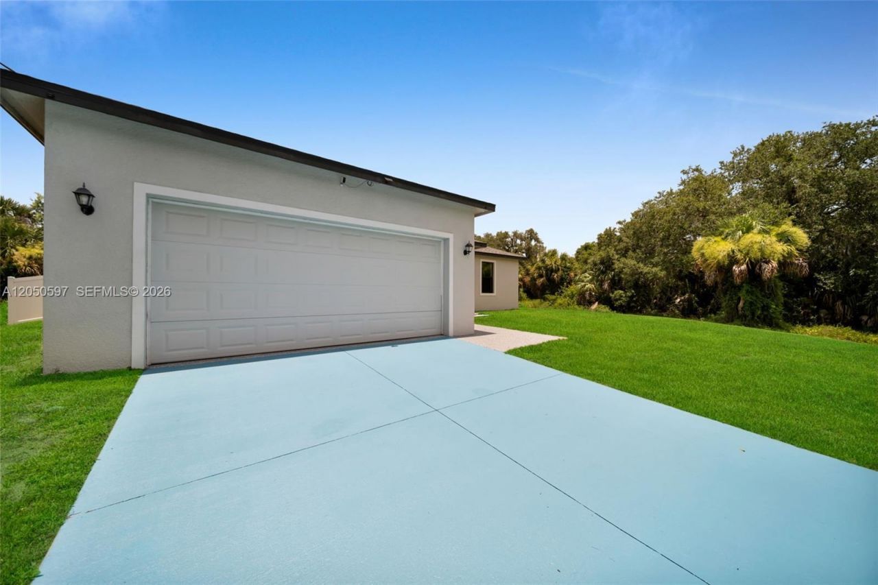 1109 N Hilton Cir, La Belle, FL 33935 Photo
