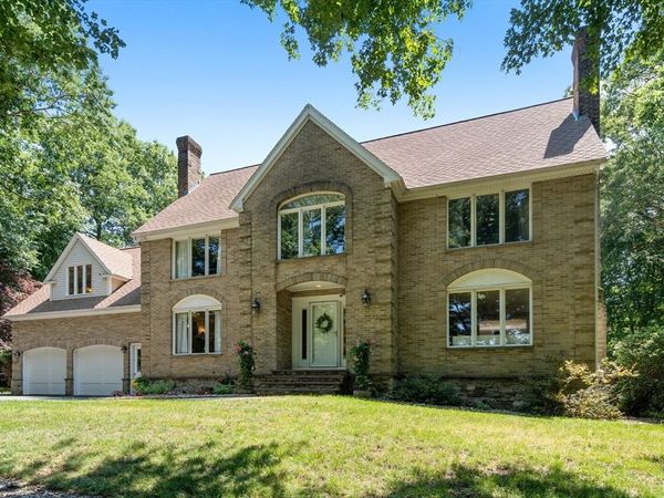 8 Gaslight Lane, Framingham, MA 01702