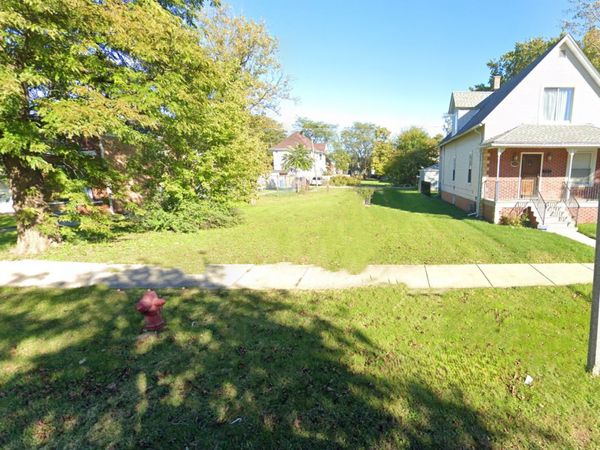 821 S 13th Avenue , Maywood, IL 60153