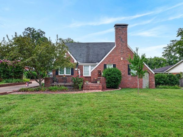 123 Castle Heights Ave, Lebanon, TN 37087