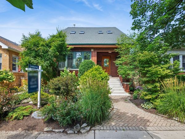 4922 N Tripp Avenue, Chicago, IL 60630