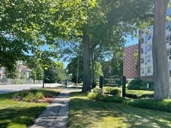 20 Hammond Pond Pkwy, Unit 208, Newton, MA 02467