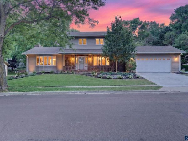 2429 E Stanton Dr, Sioux Falls, SD 57103