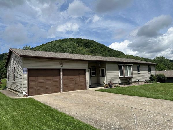1440 Westgate Drive, Lansing, IA 52151