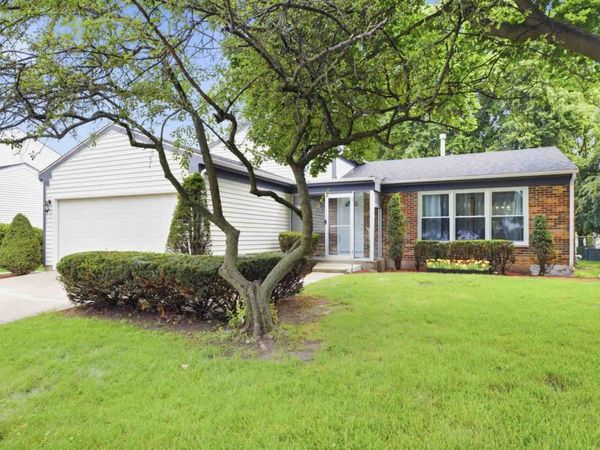1115 Brandywyn Lane, Buffalo Grove, IL 60089