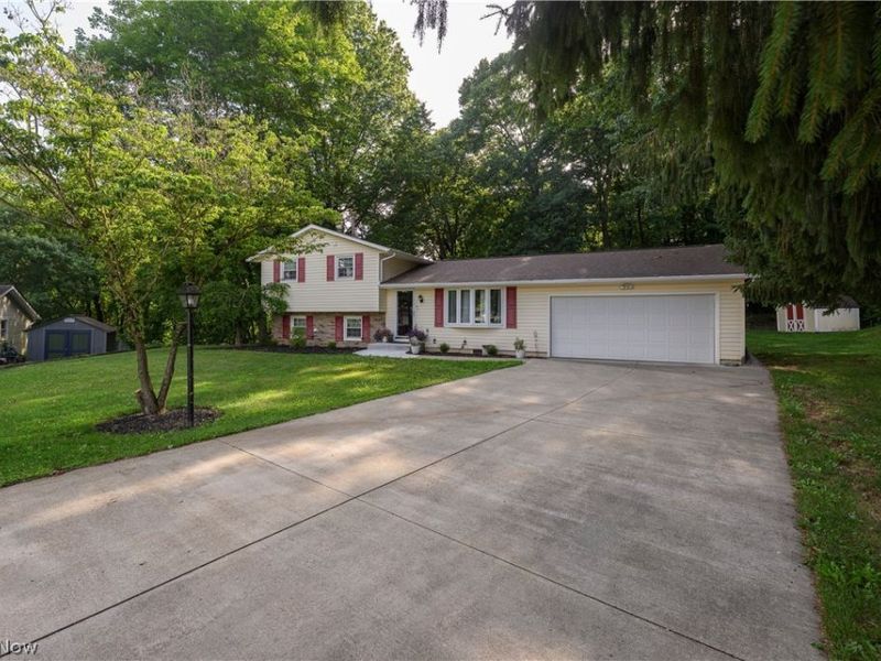 12073 Lockage Road NW, Canal Fulton, OH 44614 Photo 3
