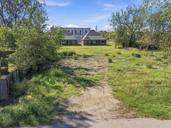 210 W 1st Street, Owasso, OK 74055
